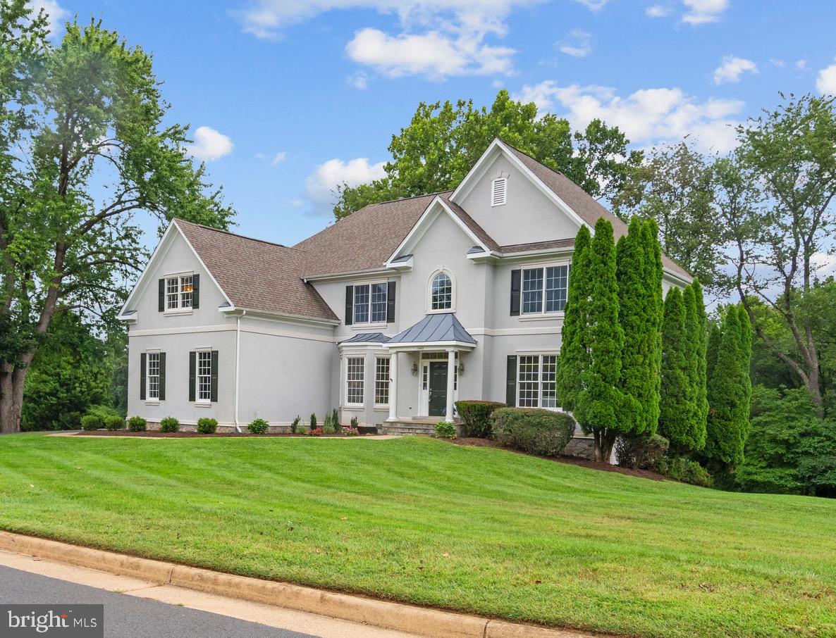 10492 HUNTING HILLS PL, OAKTON, Virginia 22124, 5 Bedrooms Bedrooms, ,4 BathroomsBathrooms,Residential,For sale,10492 HUNTING HILLS PL,VAFX2263498 MLS # VAFX2263498