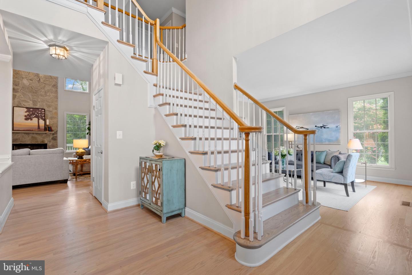 10492 HUNTING HILLS PL, OAKTON, Virginia 22124, 5 Bedrooms Bedrooms, ,4 BathroomsBathrooms,Residential,For sale,10492 HUNTING HILLS PL,VAFX2263498 MLS # VAFX2263498