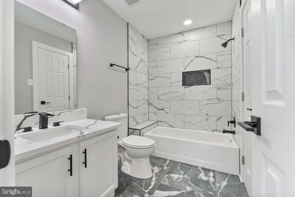 10470 PARADISE CT, MANASSAS, Virginia 20109, 3 Bedrooms Bedrooms, 5 Rooms Rooms,2 BathroomsBathrooms,Residential,For sale,10470 PARADISE CT,VAPW2102732 MLS # VAPW2102732