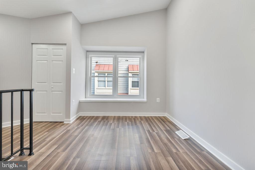 10470 PARADISE CT, MANASSAS, Virginia 20109, 3 Bedrooms Bedrooms, 5 Rooms Rooms,2 BathroomsBathrooms,Residential,For sale,10470 PARADISE CT,VAPW2102732 MLS # VAPW2102732