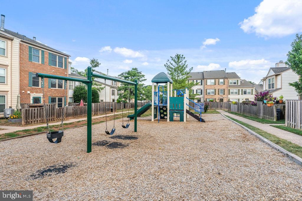 10470 PARADISE CT, MANASSAS, Virginia 20109, 3 Bedrooms Bedrooms, 5 Rooms Rooms,2 BathroomsBathrooms,Residential,For sale,10470 PARADISE CT,VAPW2102732 MLS # VAPW2102732