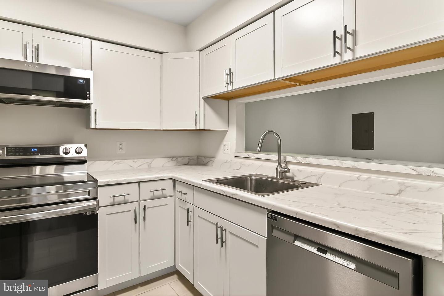 6925 MARY CAROLINE CIRCLE #H, ALEXANDRIA, Virginia 22310, 2 Bedrooms Bedrooms, ,2 BathroomsBathrooms,Residential,For sale,6925 MARY CAROLINE CIRCLE #H,VAFX2263670 MLS # VAFX2263670