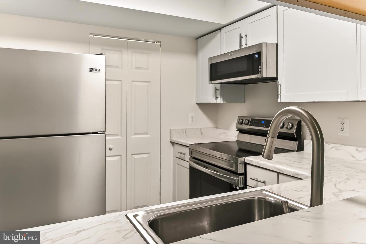 6925 MARY CAROLINE CIRCLE #H, ALEXANDRIA, Virginia 22310, 2 Bedrooms Bedrooms, ,2 BathroomsBathrooms,Residential,For sale,6925 MARY CAROLINE CIRCLE #H,VAFX2263670 MLS # VAFX2263670