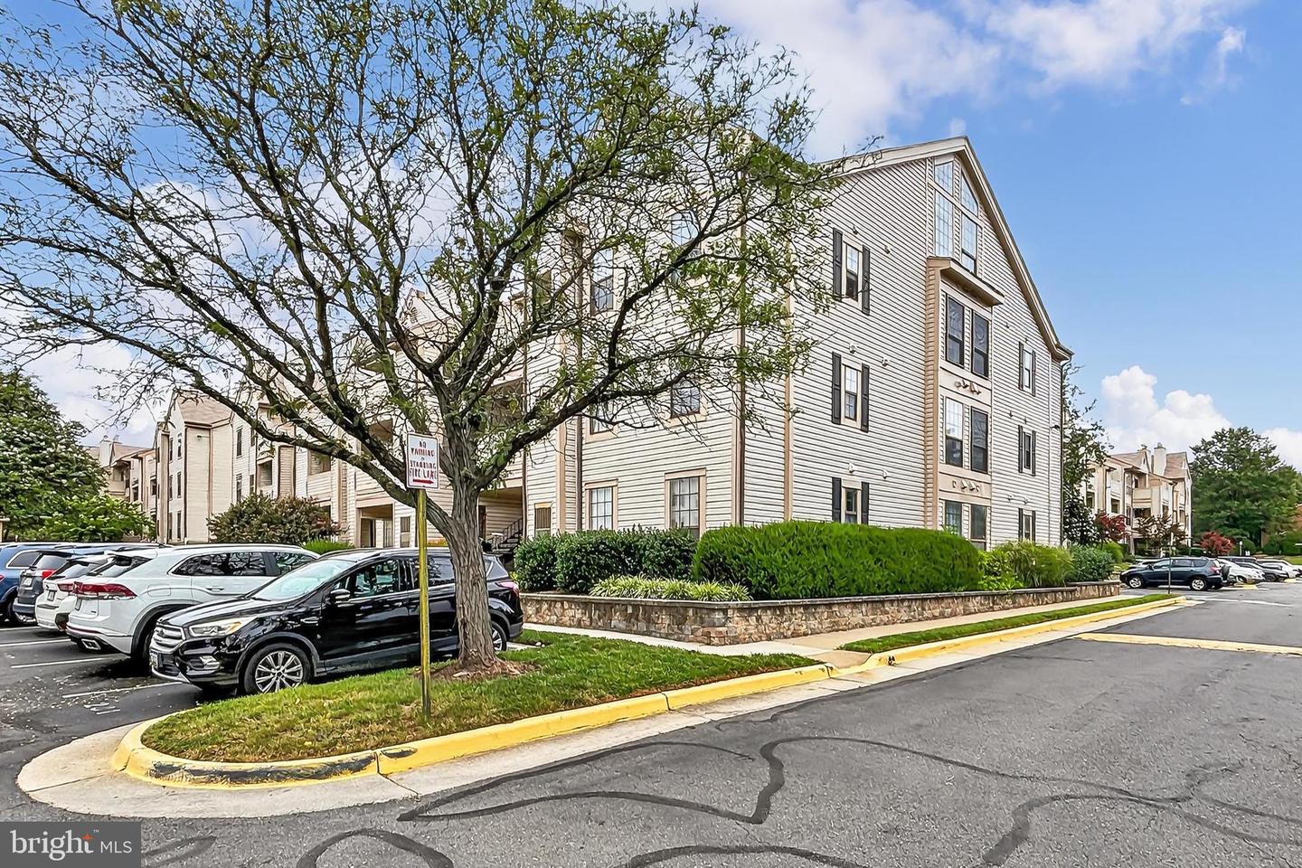 6925 MARY CAROLINE CIRCLE #H, ALEXANDRIA, Virginia 22310, 2 Bedrooms Bedrooms, ,2 BathroomsBathrooms,Residential,For sale,6925 MARY CAROLINE CIRCLE #H,VAFX2263670 MLS # VAFX2263670