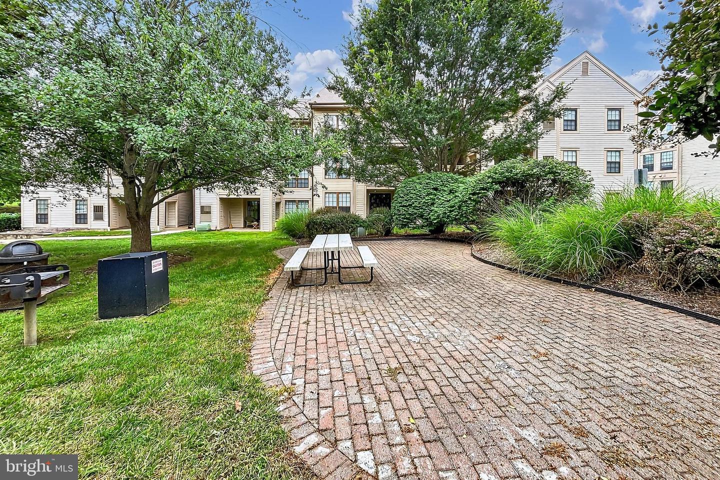 6925 MARY CAROLINE CIRCLE #H, ALEXANDRIA, Virginia 22310, 2 Bedrooms Bedrooms, ,2 BathroomsBathrooms,Residential,For sale,6925 MARY CAROLINE CIRCLE #H,VAFX2263670 MLS # VAFX2263670
