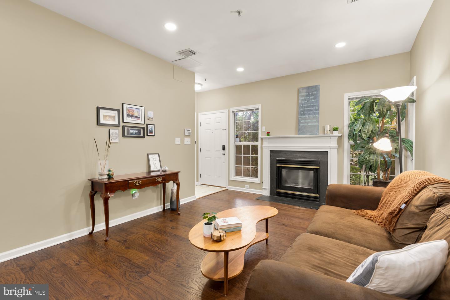 2356 GARNETT DR #1, ALEXANDRIA, Virginia 22311, 1 Bedroom Bedrooms, ,1 BathroomBathrooms,Residential,For sale,2356 GARNETT DR #1,VAAX2049056 MLS # VAAX2049056
