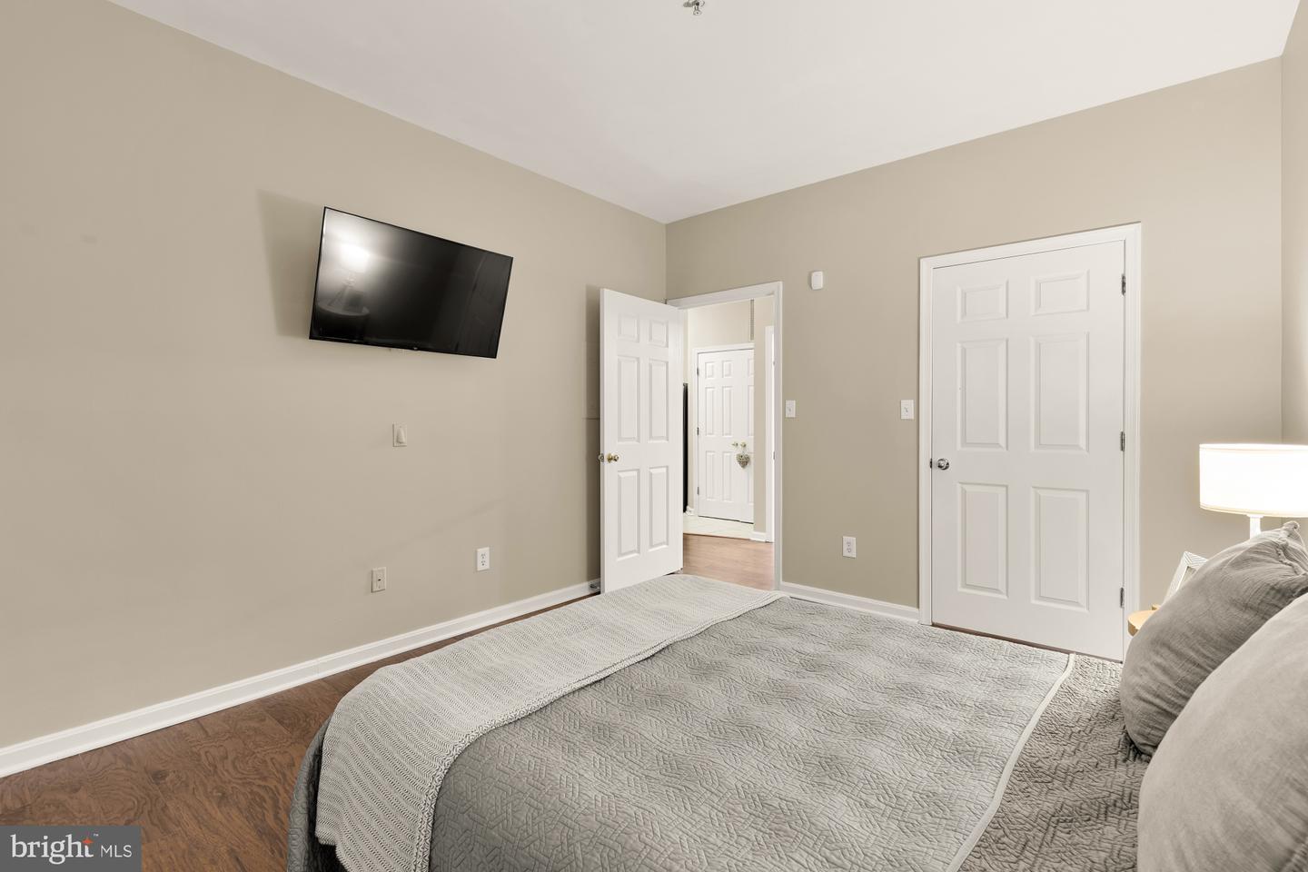 2356 GARNETT DR #1, ALEXANDRIA, Virginia 22311, 1 Bedroom Bedrooms, ,1 BathroomBathrooms,Residential,For sale,2356 GARNETT DR #1,VAAX2049056 MLS # VAAX2049056