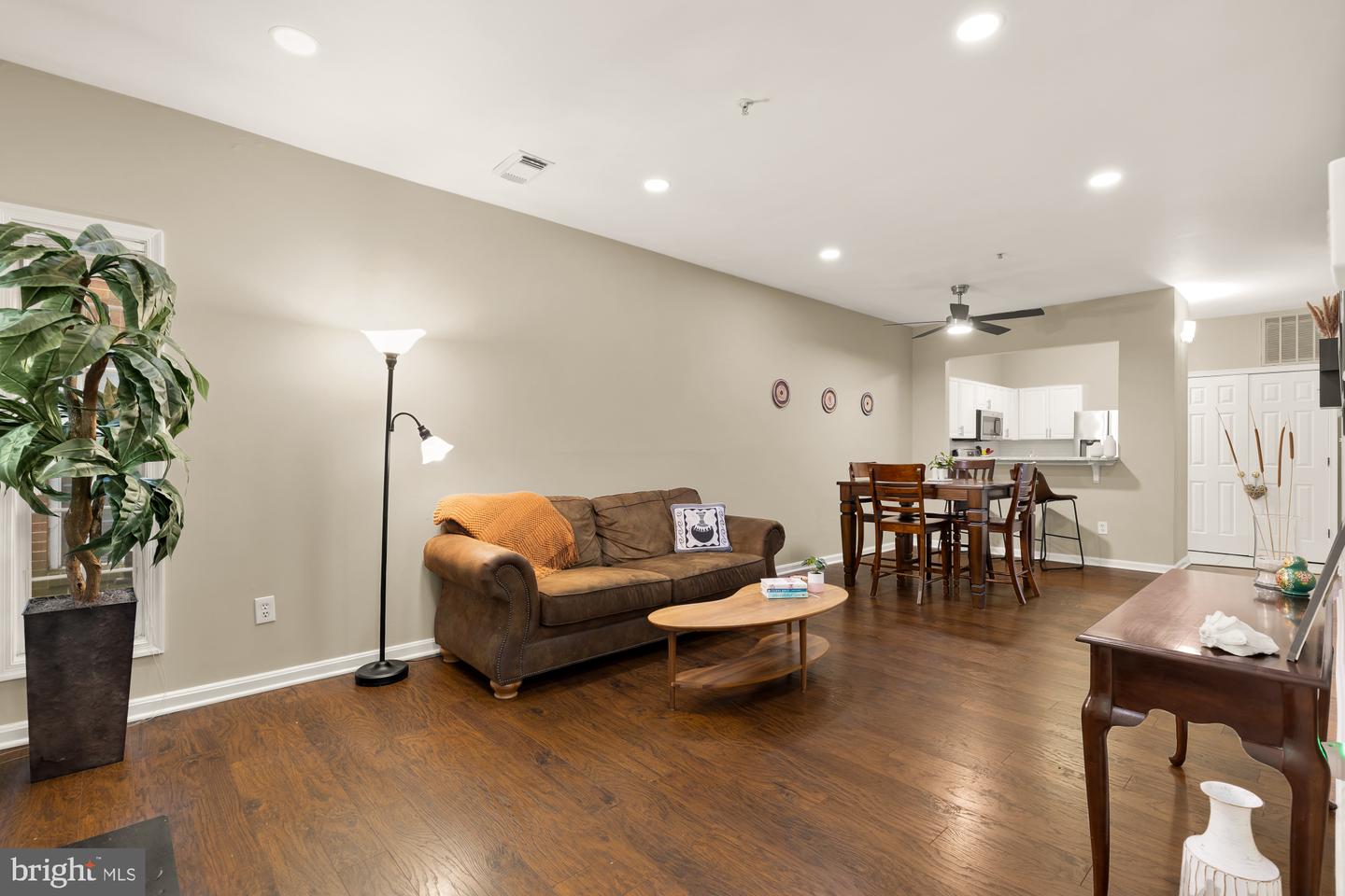 2356 GARNETT DR #1, ALEXANDRIA, Virginia 22311, 1 Bedroom Bedrooms, ,1 BathroomBathrooms,Residential,For sale,2356 GARNETT DR #1,VAAX2049056 MLS # VAAX2049056