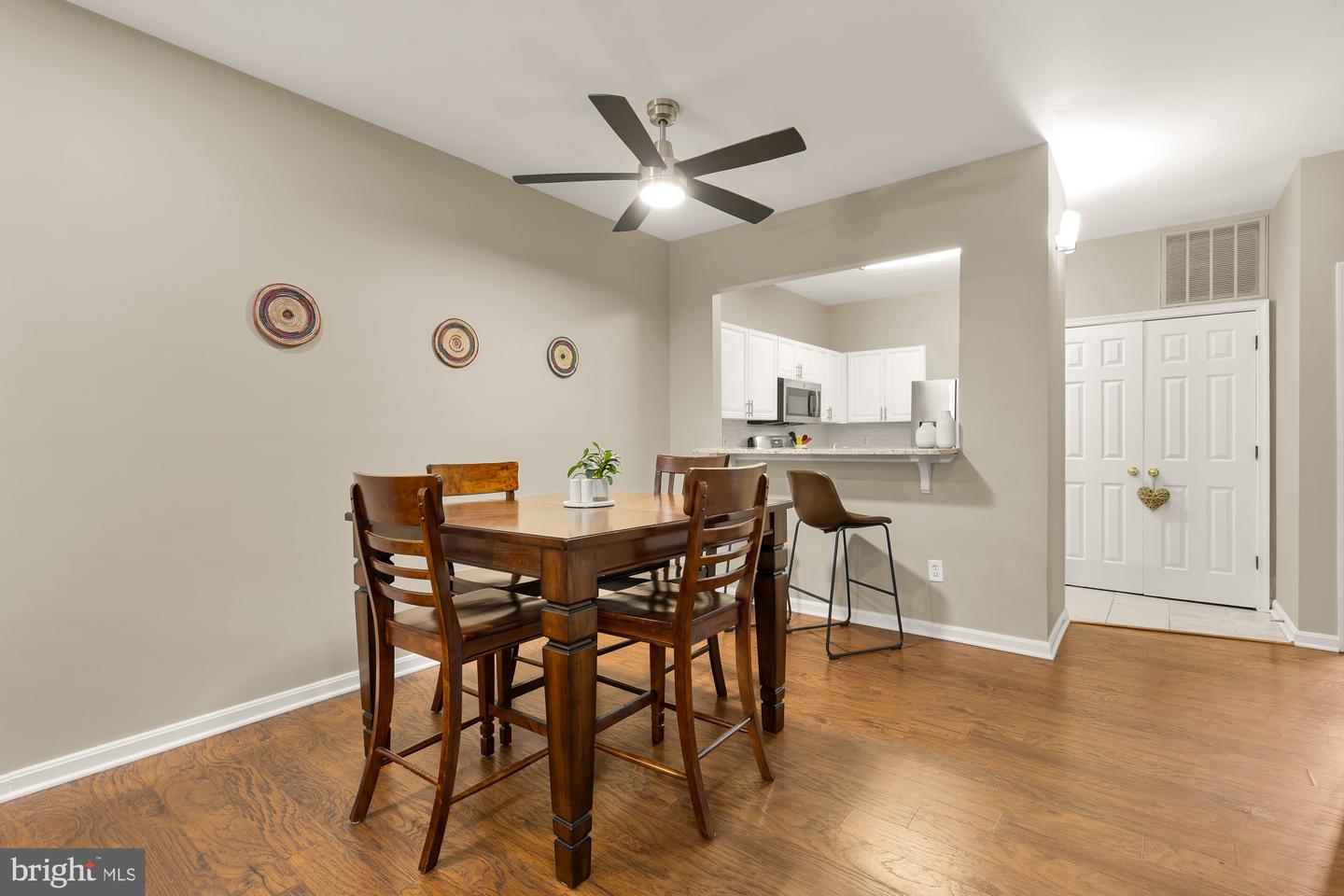 2356 GARNETT DR #1, ALEXANDRIA, Virginia 22311, 1 Bedroom Bedrooms, ,1 BathroomBathrooms,Residential,For sale,2356 GARNETT DR #1,VAAX2049056 MLS # VAAX2049056