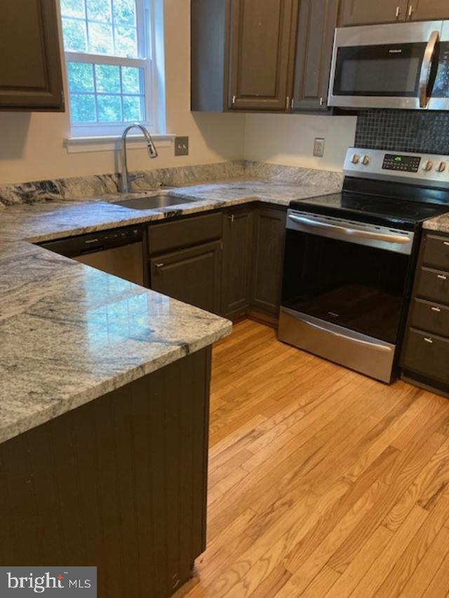 11846 CRITTON CIR, WOODBRIDGE, Virginia 22192, 3 Bedrooms Bedrooms, ,3 BathroomsBathrooms,Residential,For sale,11846 CRITTON CIR,VAPW2102804 MLS # VAPW2102804