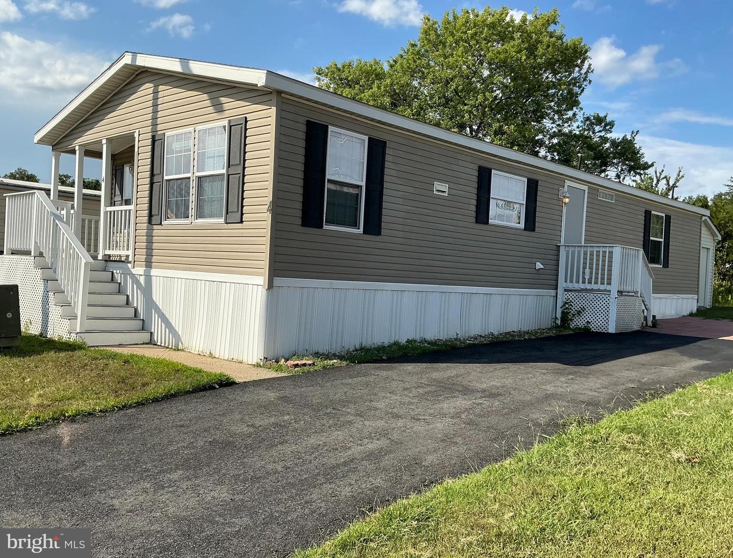 4 PRINCE WILLIAM CIRCLE, DUMFRIES, Virginia 22026, 3 Bedrooms Bedrooms, ,2 BathroomsBathrooms,Residential,For sale,4 PRINCE WILLIAM CIRCLE,VAPW2102810 MLS # VAPW2102810