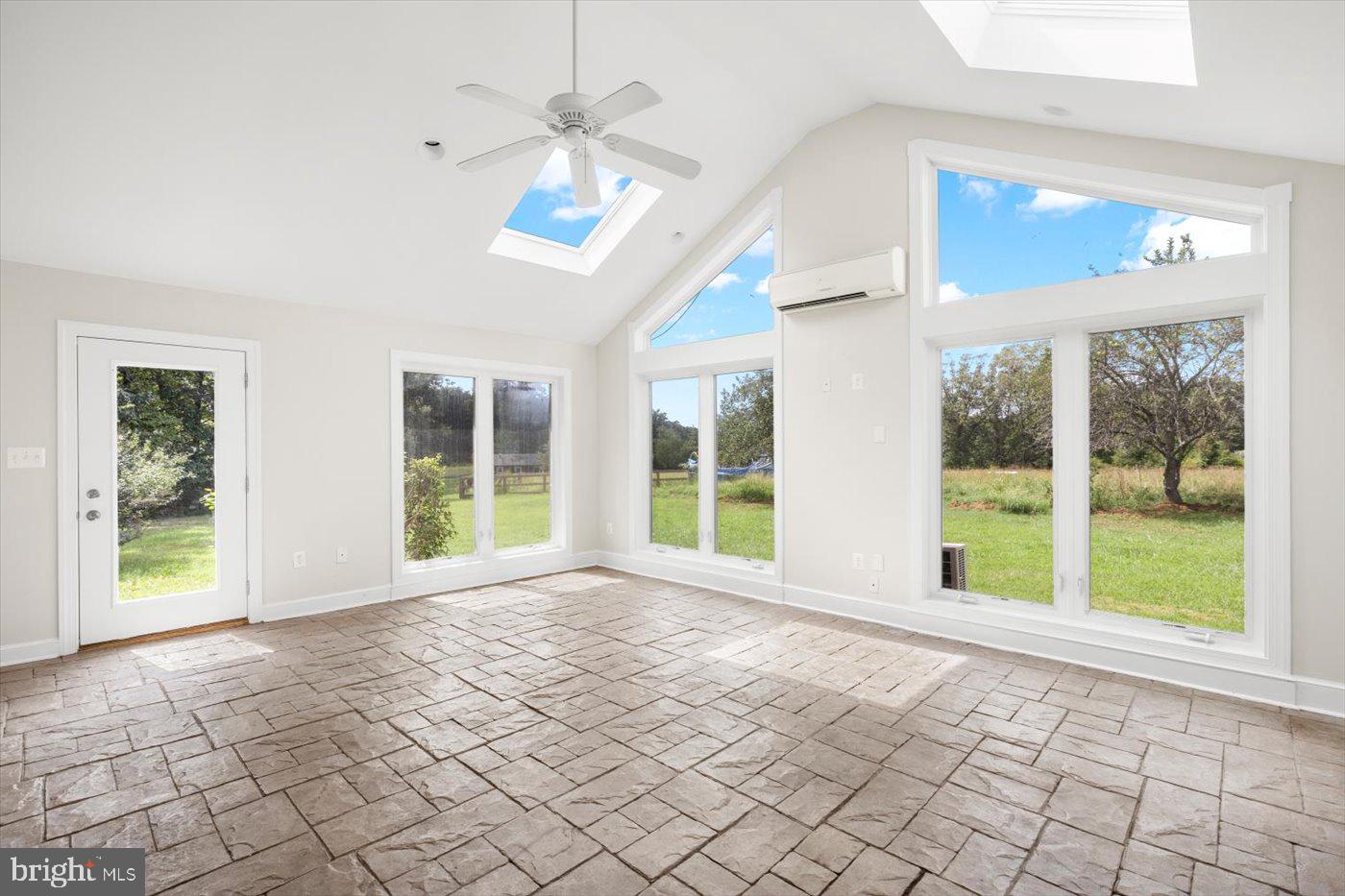 45 BOWLING FARM LN, FREDERICKSBURG, Virginia 22406, 4 Bedrooms Bedrooms, ,3 BathroomsBathrooms,Residential,For sale,45 BOWLING FARM LN,VAST2042220 MLS # VAST2042220