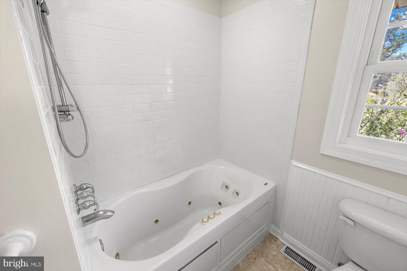 45 BOWLING FARM LN, FREDERICKSBURG, Virginia 22406, 4 Bedrooms Bedrooms, ,3 BathroomsBathrooms,Residential,For sale,45 BOWLING FARM LN,VAST2042220 MLS # VAST2042220
