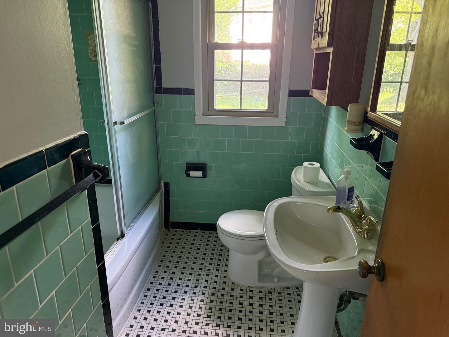 7428 NIGH RD, FALLS CHURCH, Virginia 22043, 3 Bedrooms Bedrooms, ,1 BathroomBathrooms,Residential,For sale,7428 NIGH RD,VAFX2263864 MLS # VAFX2263864