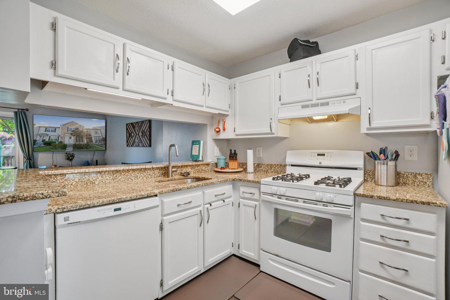 6575 OLD CARRIAGE DR, ALEXANDRIA, Virginia 22315, 2 Bedrooms Bedrooms, ,2 BathroomsBathrooms,Residential,For sale,6575 OLD CARRIAGE DR,VAFX2263920 MLS # VAFX2263920