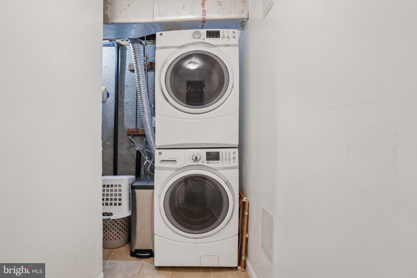 6575 OLD CARRIAGE DR, ALEXANDRIA, Virginia 22315, 2 Bedrooms Bedrooms, ,2 BathroomsBathrooms,Residential,For sale,6575 OLD CARRIAGE DR,VAFX2263920 MLS # VAFX2263920