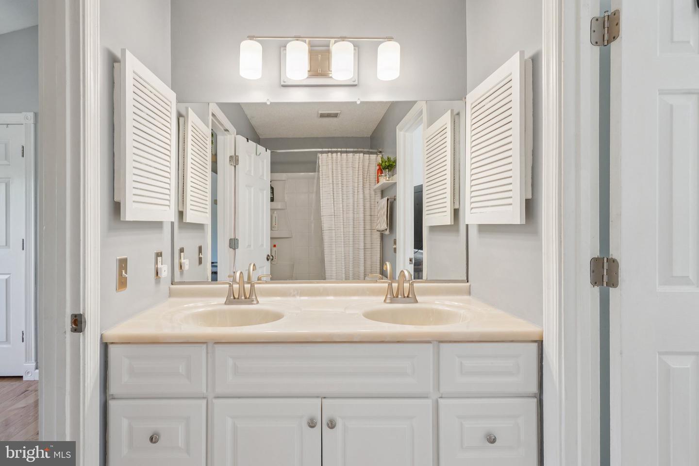 6575 OLD CARRIAGE DR, ALEXANDRIA, Virginia 22315, 2 Bedrooms Bedrooms, ,2 BathroomsBathrooms,Residential,For sale,6575 OLD CARRIAGE DR,VAFX2263920 MLS # VAFX2263920