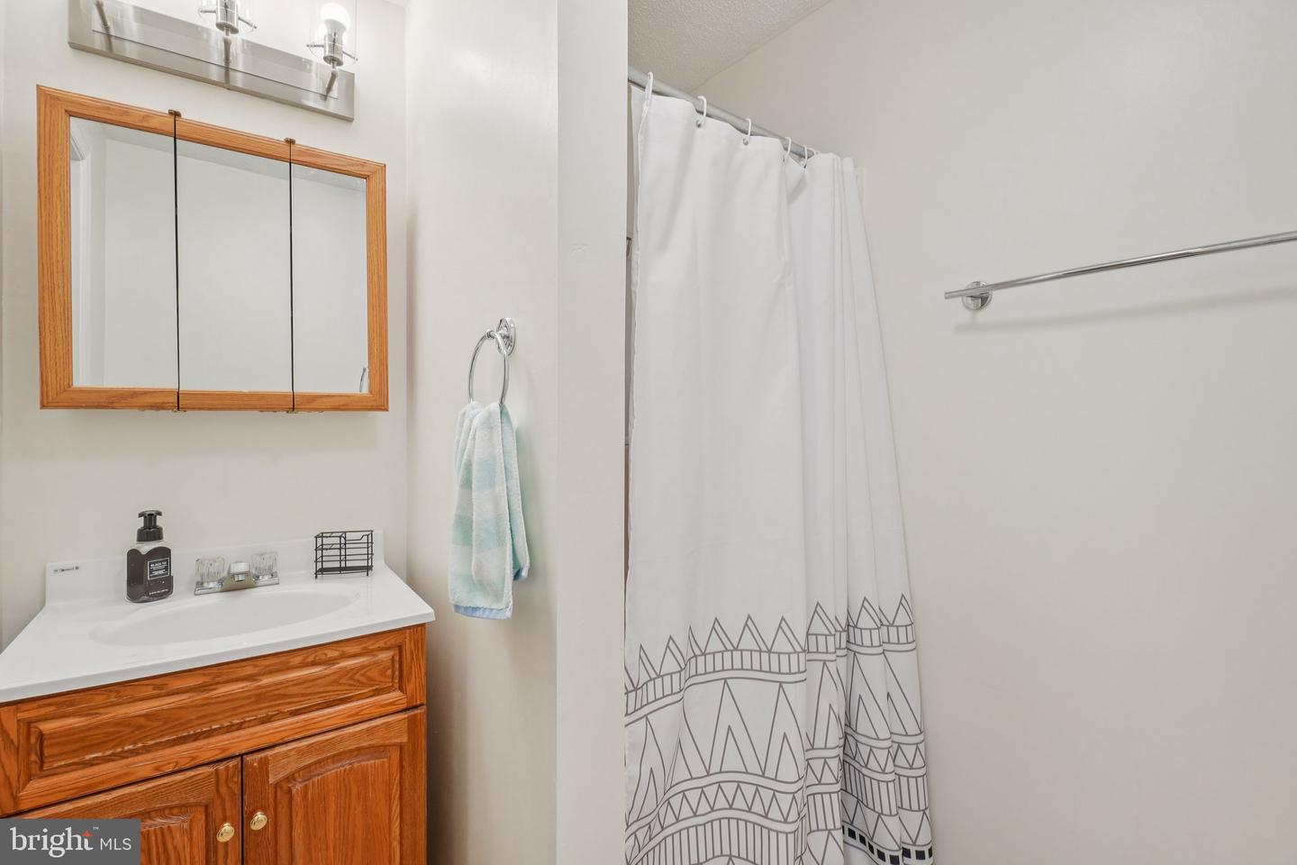 6575 OLD CARRIAGE DR, ALEXANDRIA, Virginia 22315, 2 Bedrooms Bedrooms, ,2 BathroomsBathrooms,Residential,For sale,6575 OLD CARRIAGE DR,VAFX2263920 MLS # VAFX2263920
