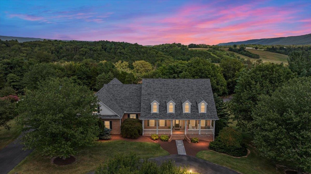 256 CLIFFSIDE DR, EDINBURG, Virginia 22824, 5 Bedrooms Bedrooms, ,5 BathroomsBathrooms,Residential,256 CLIFFSIDE DR,668319 MLS # 668319