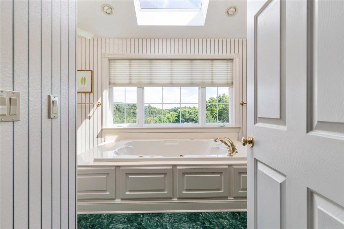 256 CLIFFSIDE DR, EDINBURG, Virginia 22824, 5 Bedrooms Bedrooms, ,5 BathroomsBathrooms,Residential,256 CLIFFSIDE DR,668319 MLS # 668319