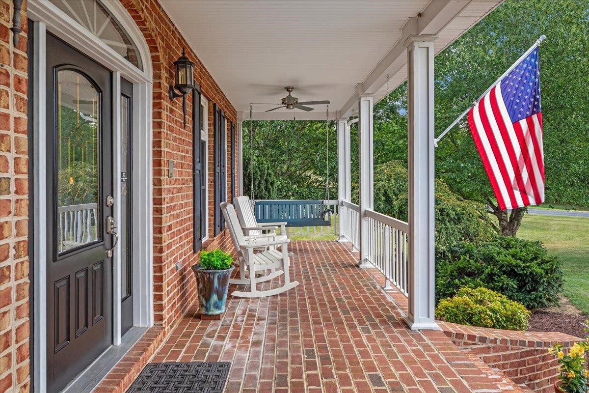 256 CLIFFSIDE DR, EDINBURG, Virginia 22824, 5 Bedrooms Bedrooms, ,5 BathroomsBathrooms,Residential,256 CLIFFSIDE DR,668319 MLS # 668319