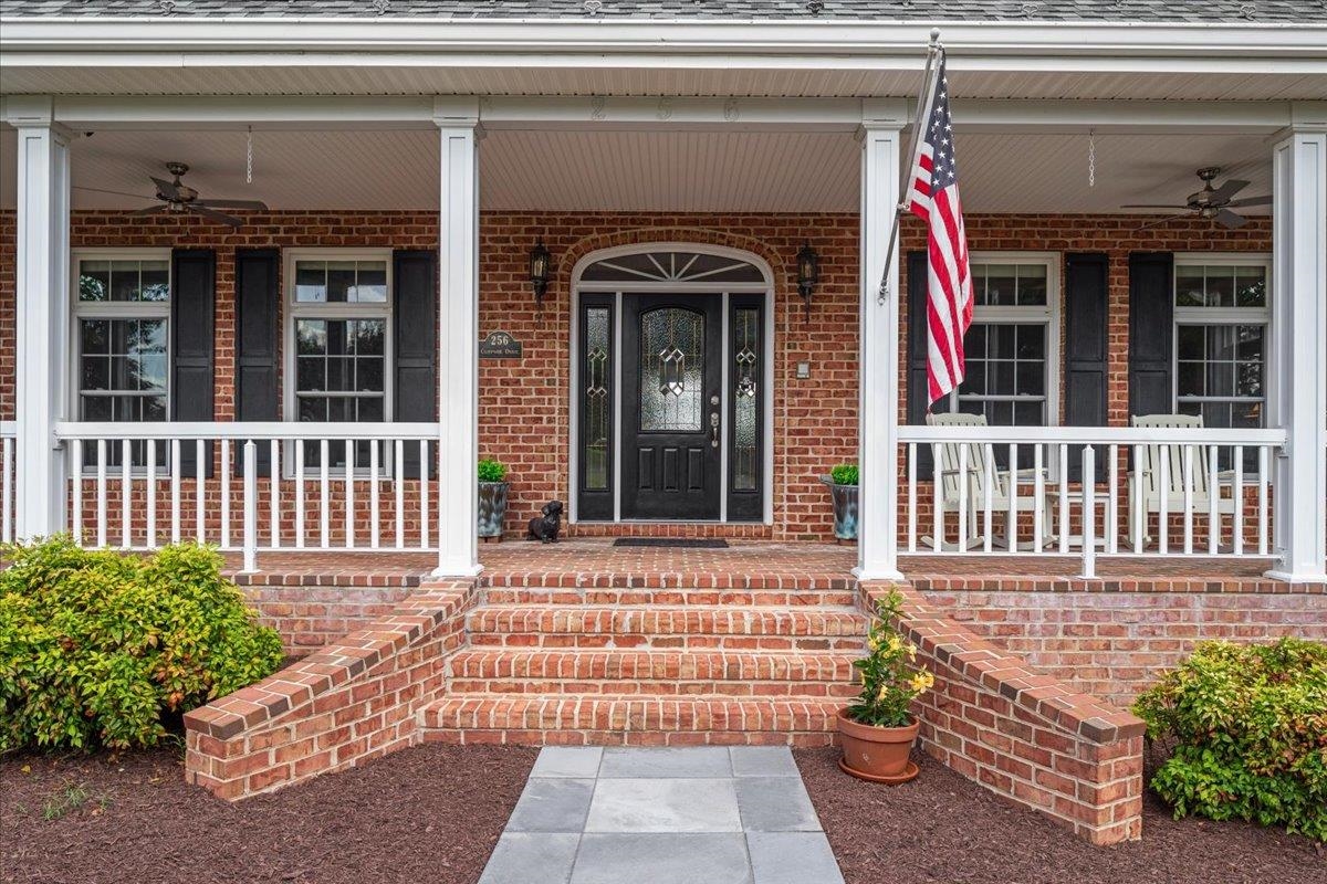 256 CLIFFSIDE DR, EDINBURG, Virginia 22824, 5 Bedrooms Bedrooms, ,5 BathroomsBathrooms,Residential,256 CLIFFSIDE DR,668319 MLS # 668319