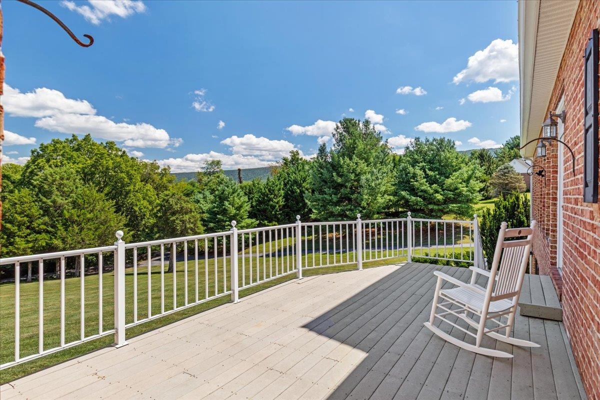 256 CLIFFSIDE DR, EDINBURG, Virginia 22824, 5 Bedrooms Bedrooms, ,5 BathroomsBathrooms,Residential,256 CLIFFSIDE DR,668319 MLS # 668319