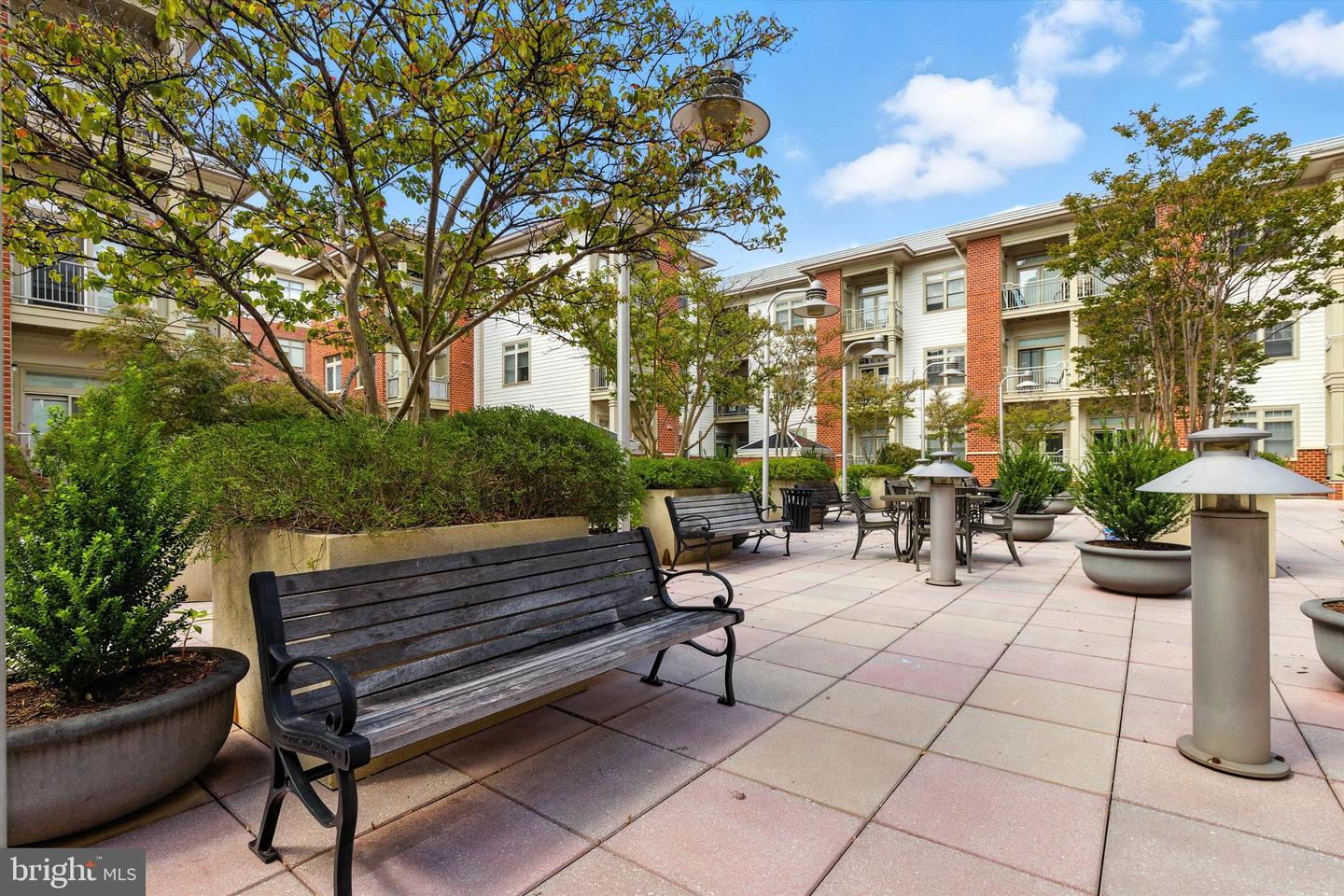 309 HOLLAND LN #222, ALEXANDRIA, Virginia 22314, 2 Bedrooms Bedrooms, ,2 BathroomsBathrooms,Residential,For sale,309 HOLLAND LN #222,VAAX2047282 MLS # VAAX2047282