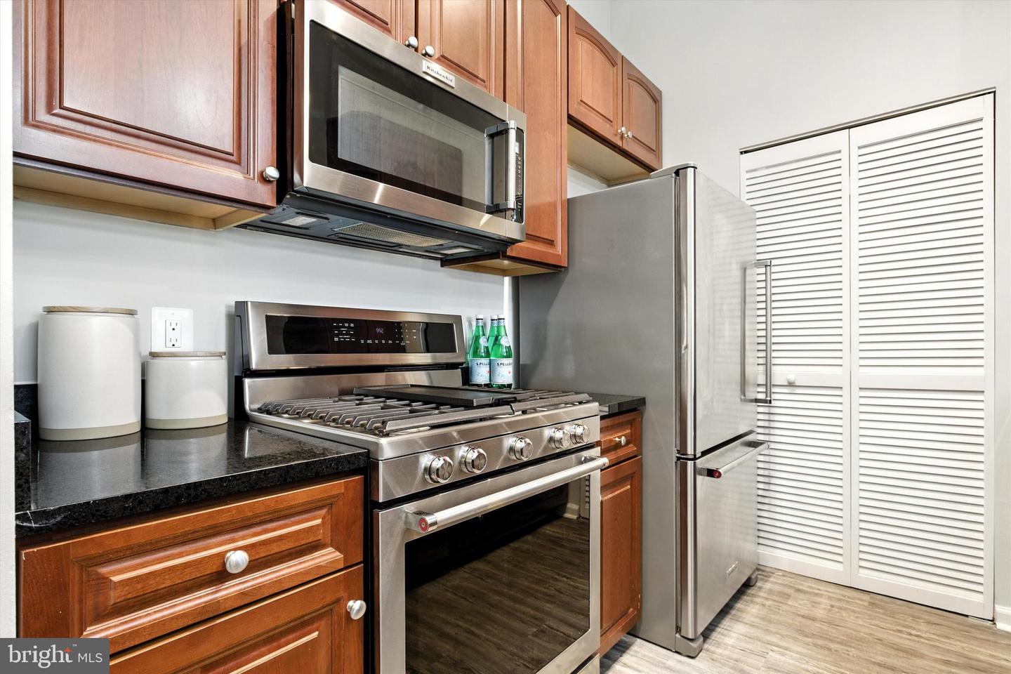 309 HOLLAND LN #222, ALEXANDRIA, Virginia 22314, 2 Bedrooms Bedrooms, ,2 BathroomsBathrooms,Residential,For sale,309 HOLLAND LN #222,VAAX2047282 MLS # VAAX2047282