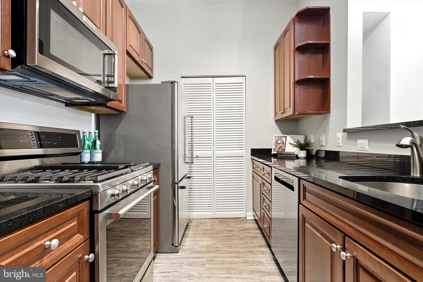 309 HOLLAND LN #222, ALEXANDRIA, Virginia 22314, 2 Bedrooms Bedrooms, ,2 BathroomsBathrooms,Residential,For sale,309 HOLLAND LN #222,VAAX2047282 MLS # VAAX2047282