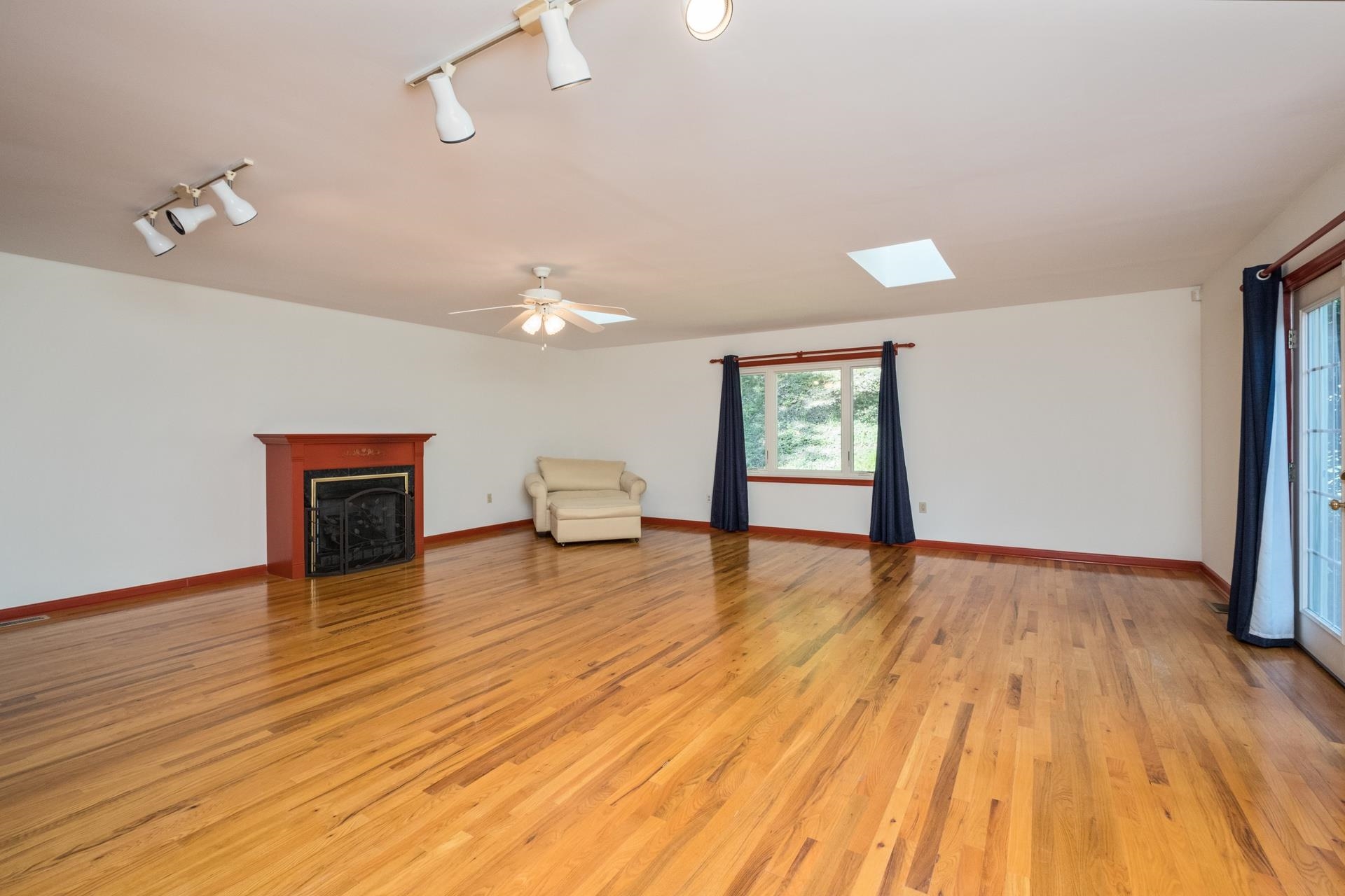 28 LITTLE CHESTNUT LN, LYNDHURST, Virginia 22952, 3 Bedrooms Bedrooms, ,2 BathroomsBathrooms,Residential,28 LITTLE CHESTNUT LN,668360 MLS # 668360