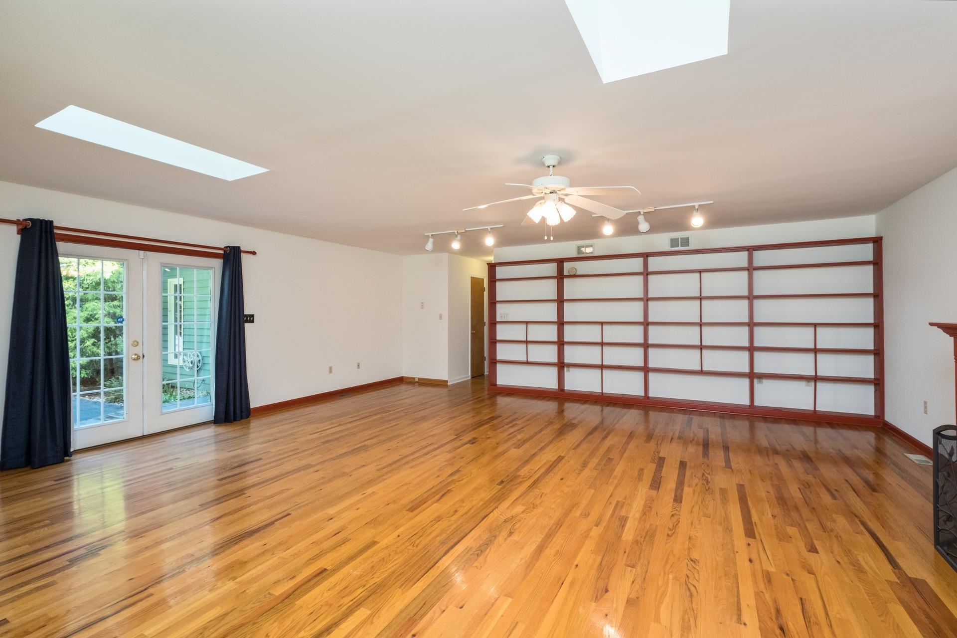 28 LITTLE CHESTNUT LN, LYNDHURST, Virginia 22952, 3 Bedrooms Bedrooms, ,2 BathroomsBathrooms,Residential,28 LITTLE CHESTNUT LN,668360 MLS # 668360