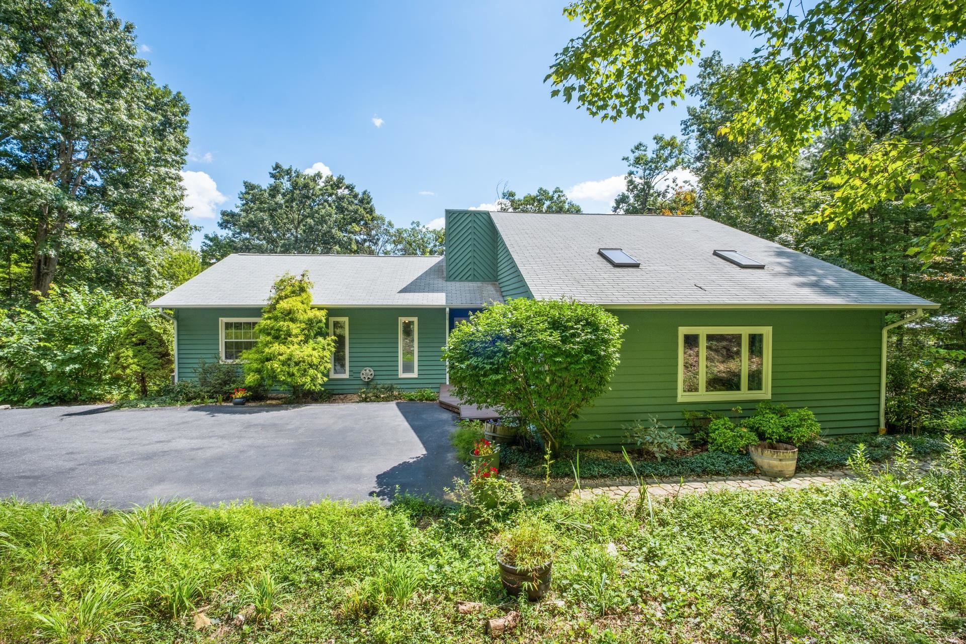 28 LITTLE CHESTNUT LN, LYNDHURST, Virginia 22952, 3 Bedrooms Bedrooms, ,2 BathroomsBathrooms,Residential,28 LITTLE CHESTNUT LN,668360 MLS # 668360