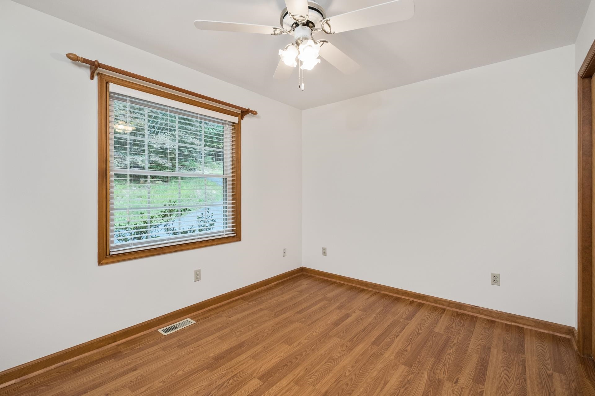 28 LITTLE CHESTNUT LN, LYNDHURST, Virginia 22952, 3 Bedrooms Bedrooms, ,2 BathroomsBathrooms,Residential,28 LITTLE CHESTNUT LN,668360 MLS # 668360