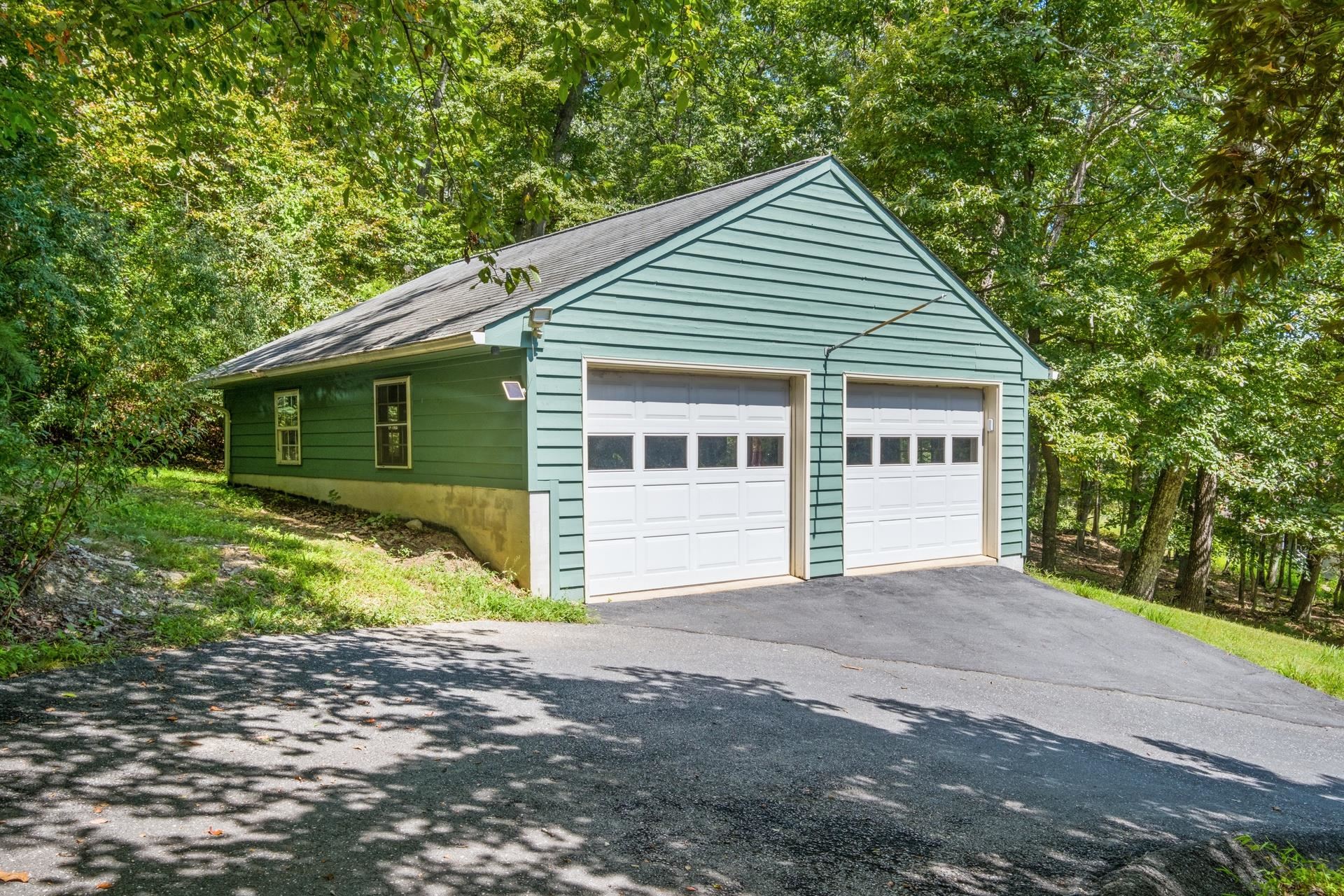 28 LITTLE CHESTNUT LN, LYNDHURST, Virginia 22952, 3 Bedrooms Bedrooms, ,2 BathroomsBathrooms,Residential,28 LITTLE CHESTNUT LN,668360 MLS # 668360