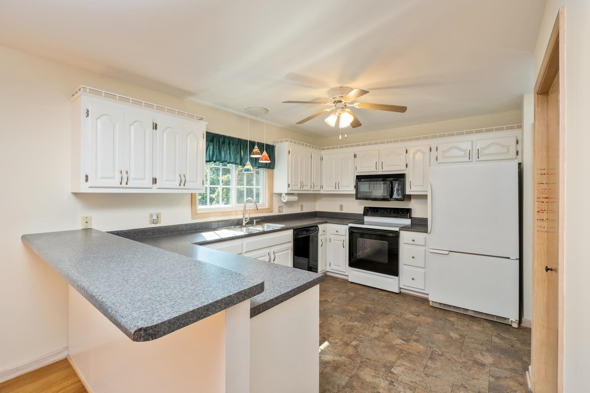 28 LITTLE CHESTNUT LN, LYNDHURST, Virginia 22952, 3 Bedrooms Bedrooms, ,2 BathroomsBathrooms,Residential,28 LITTLE CHESTNUT LN,668360 MLS # 668360