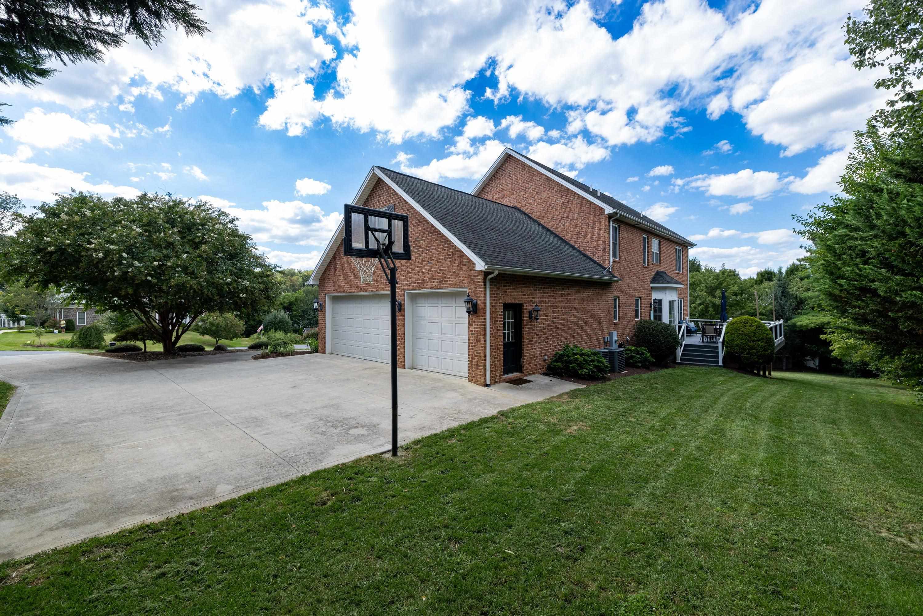4120 BROWN ROAN LN, ROCKINGHAM, Virginia 22801, 4 Bedrooms Bedrooms, ,3 BathroomsBathrooms,Residential,4120 BROWN ROAN LN,668361 MLS # 668361