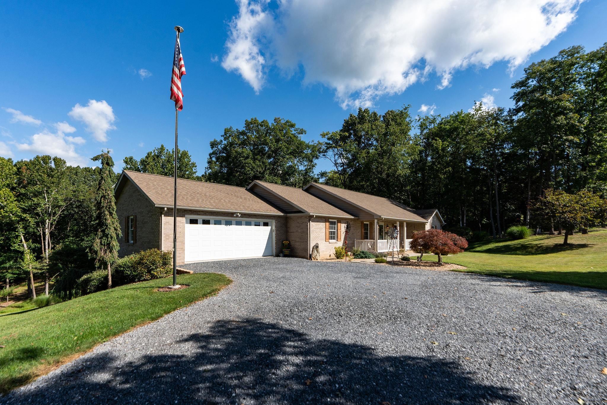 3894 SHUTTERLEE MILL LN, STAUNTON, Virginia 24401, 5 Bedrooms Bedrooms, ,3 BathroomsBathrooms,Residential,3894 SHUTTERLEE MILL LN,668362 MLS # 668362