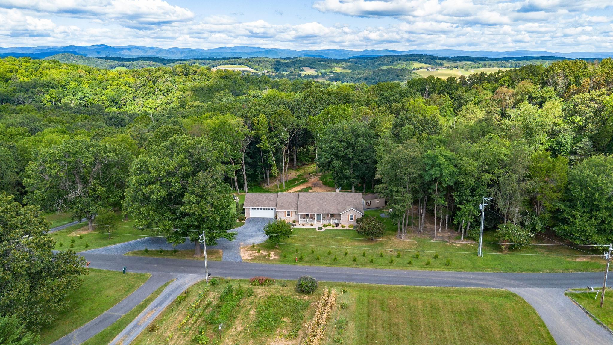 3894 SHUTTERLEE MILL LN, STAUNTON, Virginia 24401, 5 Bedrooms Bedrooms, ,3 BathroomsBathrooms,Residential,3894 SHUTTERLEE MILL LN,668362 MLS # 668362