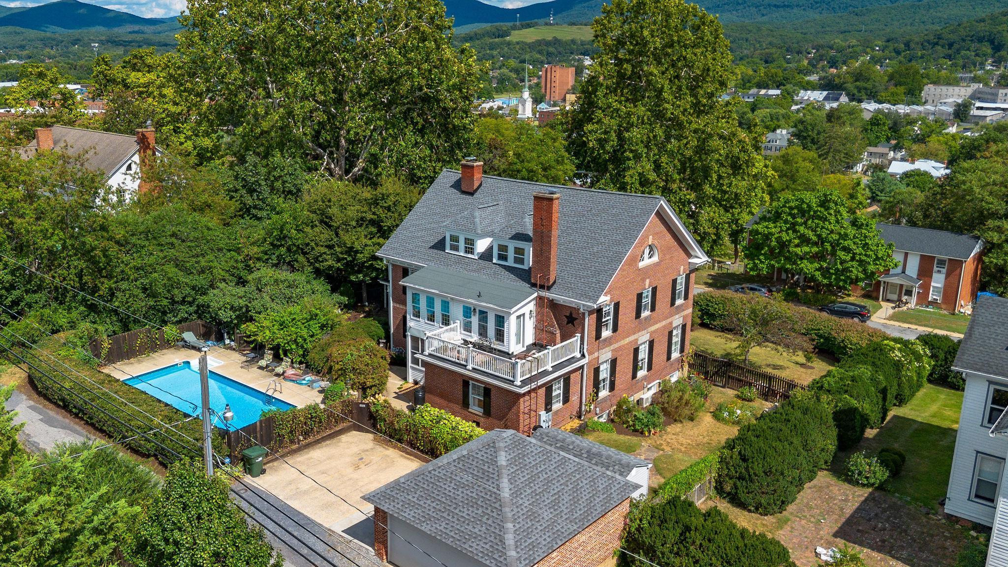 421 WALNUT AVE, WAYNESBORO, Virginia 22980, 7 Bedrooms Bedrooms, ,5 BathroomsBathrooms,Residential,McGee House. 1914,421 WALNUT AVE,668366 MLS # 668366