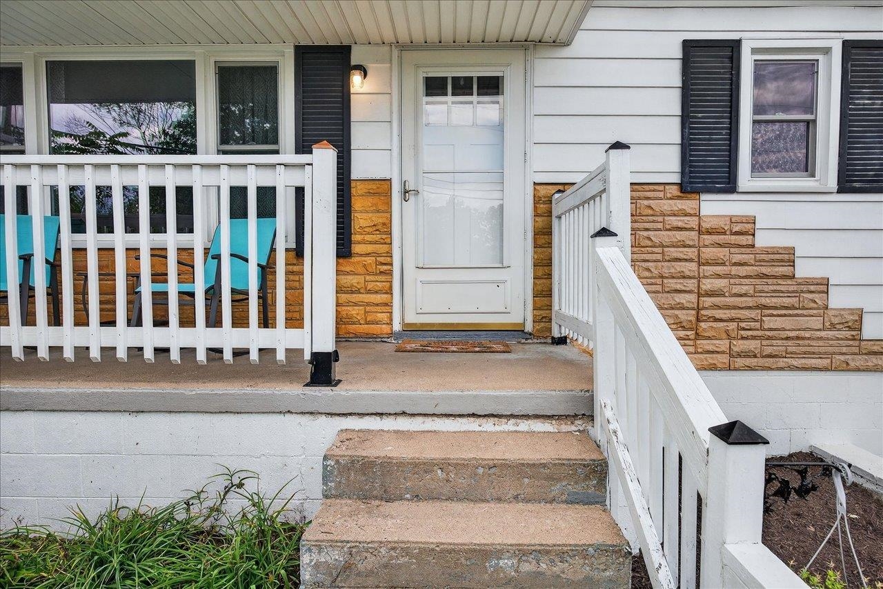 524 B ST, STAUNTON, Virginia 24401, 4 Bedrooms Bedrooms, ,2 BathroomsBathrooms,Residential,524 B ST,668374 MLS # 668374