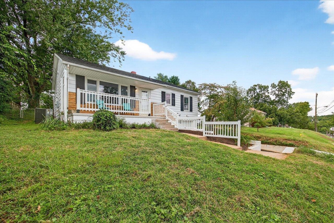 524 B ST, STAUNTON, Virginia 24401, 4 Bedrooms Bedrooms, ,2 BathroomsBathrooms,Residential,524 B ST,668374 MLS # 668374
