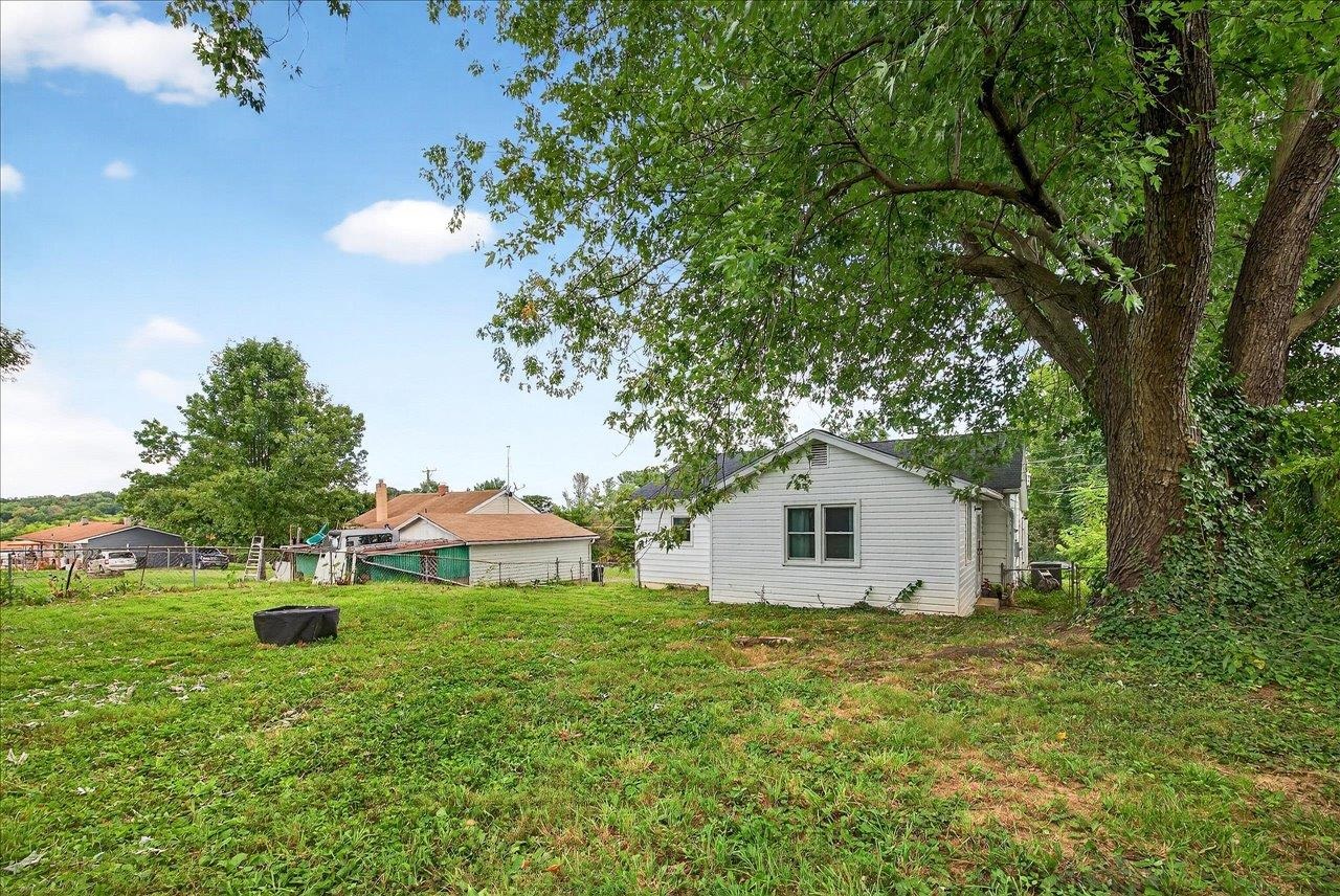 524 B ST, STAUNTON, Virginia 24401, 4 Bedrooms Bedrooms, ,2 BathroomsBathrooms,Residential,524 B ST,668374 MLS # 668374
