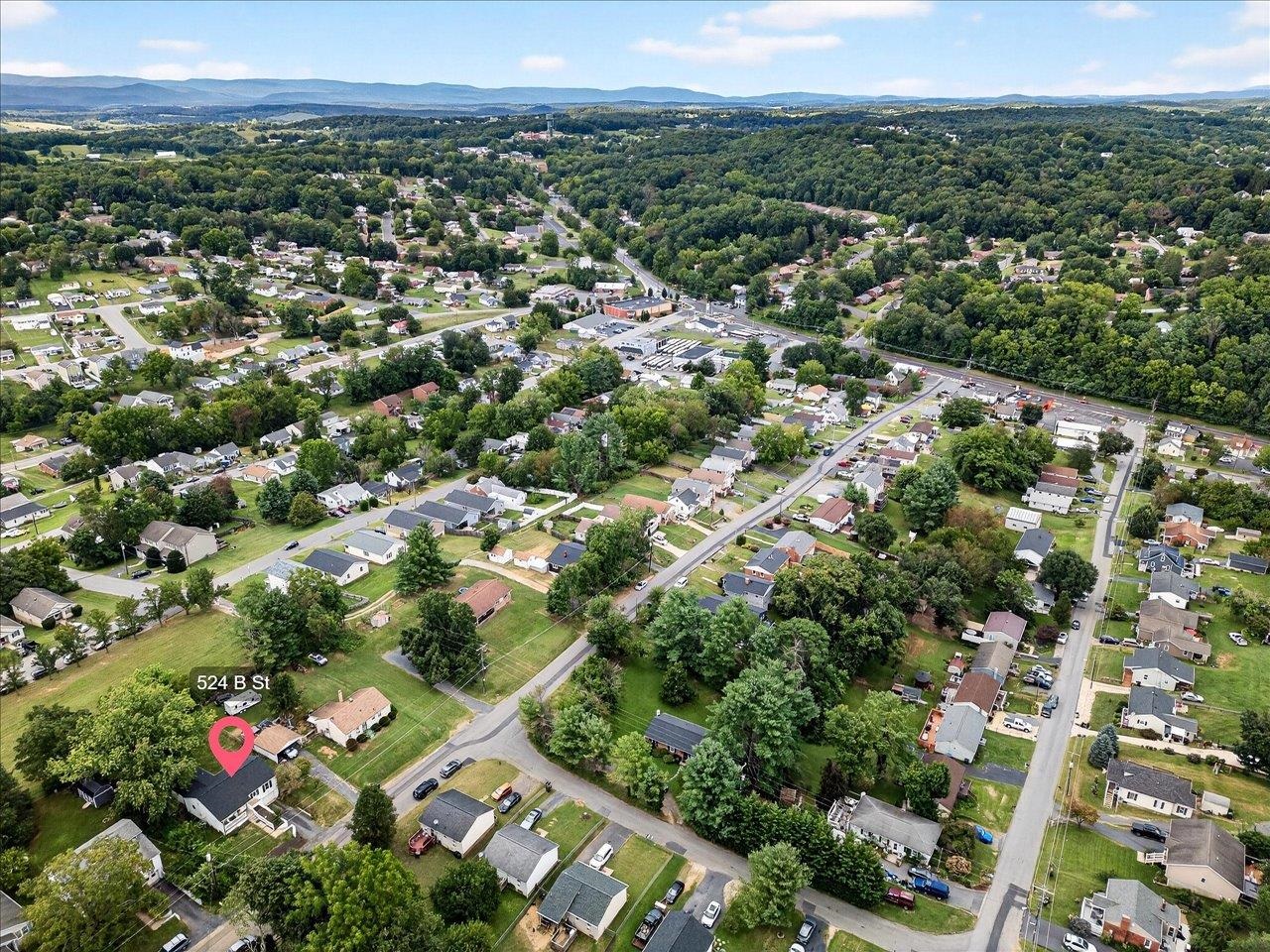 524 B ST, STAUNTON, Virginia 24401, 4 Bedrooms Bedrooms, ,2 BathroomsBathrooms,Residential,524 B ST,668374 MLS # 668374