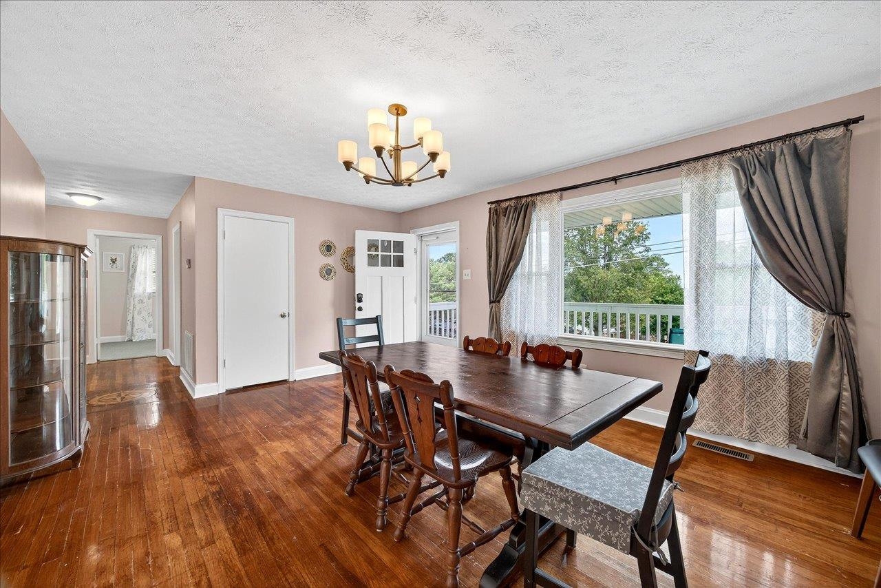 524 B ST, STAUNTON, Virginia 24401, 4 Bedrooms Bedrooms, ,2 BathroomsBathrooms,Residential,524 B ST,668374 MLS # 668374