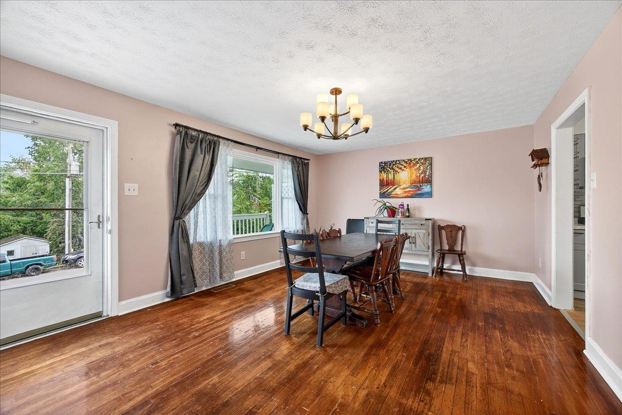 524 B ST, STAUNTON, Virginia 24401, 4 Bedrooms Bedrooms, ,2 BathroomsBathrooms,Residential,524 B ST,668374 MLS # 668374