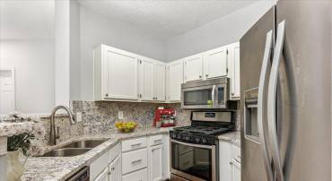 14309 CLIMBING ROSE WAY #204, CENTREVILLE, Virginia 20121, 2 Bedrooms Bedrooms, ,2 BathroomsBathrooms,Residential,For sale,14309 CLIMBING ROSE WAY #204,VAFX2260654 MLS # VAFX2260654