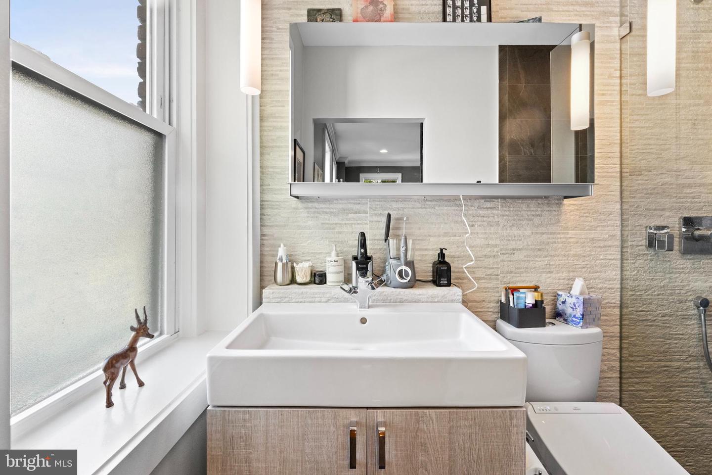 15 SEATON PL NE #2, WASHINGTON, District Of Columbia 20002, 3 Bedrooms Bedrooms, ,2 BathroomsBathrooms,Residential,For sale,15 SEATON PL NE #2,DCDC2215488 MLS # DCDC2215488