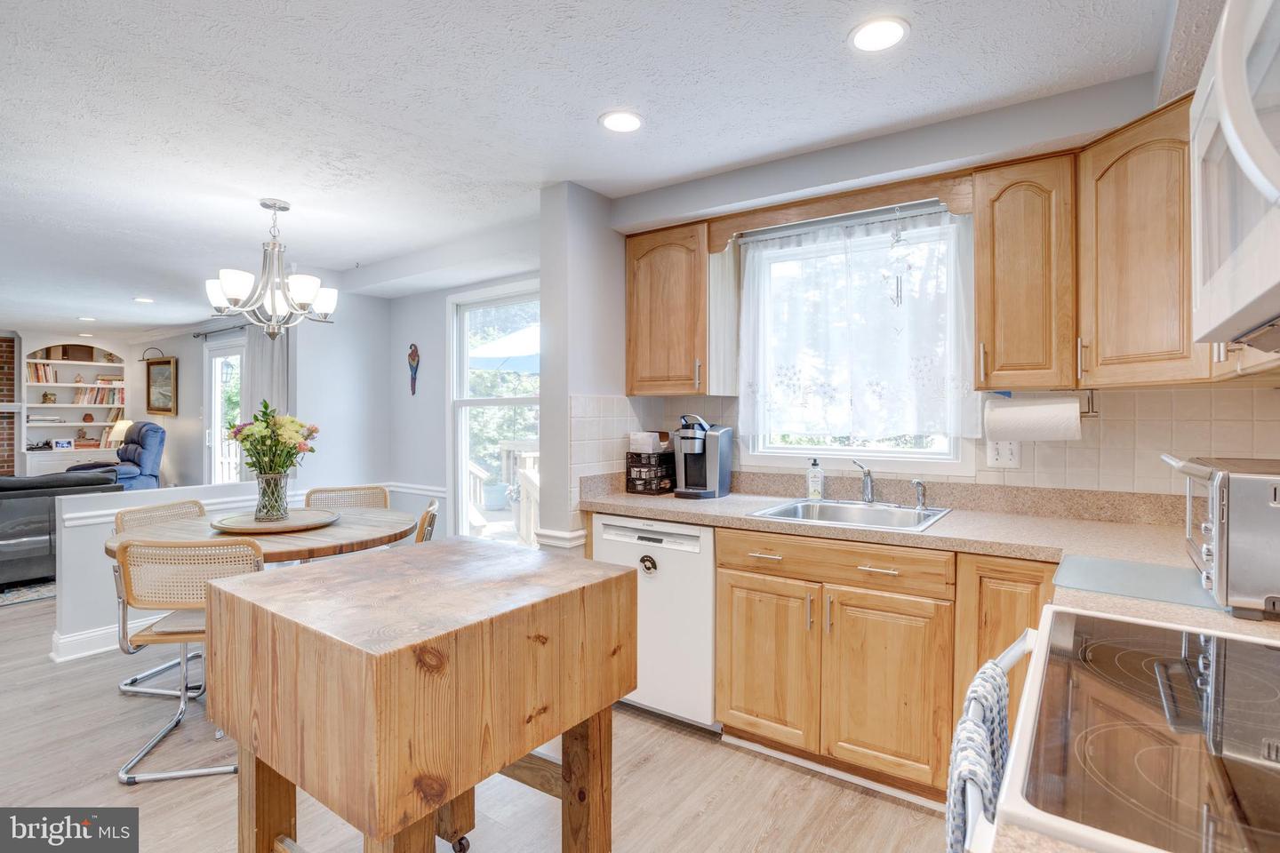 8335 TERRA GRANDE AVE, SPRINGFIELD, Virginia 22153, 5 Bedrooms Bedrooms, ,3 BathroomsBathrooms,Residential,For sale,8335 TERRA GRANDE AVE,VAFX2262544 MLS # VAFX2262544