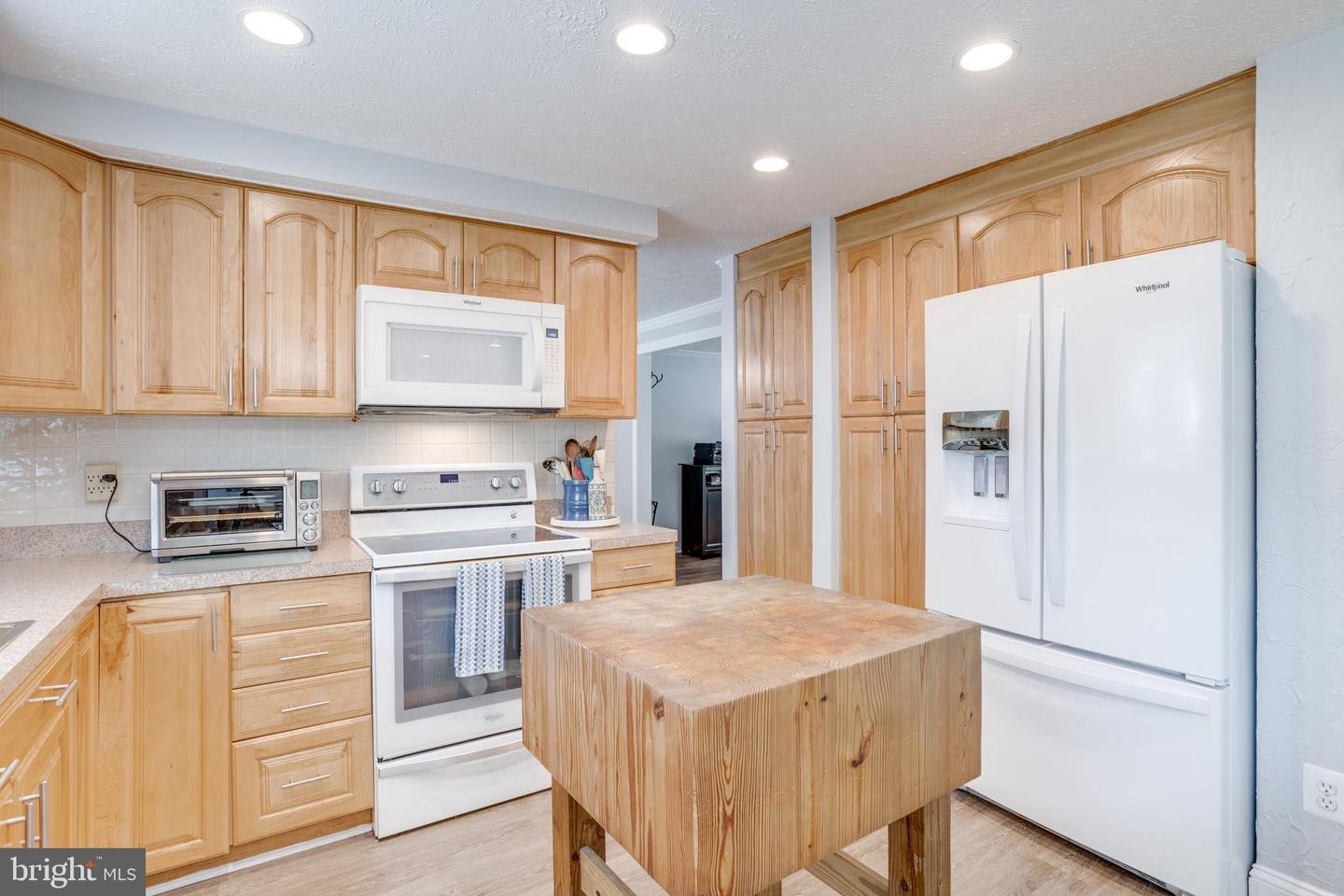 8335 TERRA GRANDE AVE, SPRINGFIELD, Virginia 22153, 5 Bedrooms Bedrooms, ,3 BathroomsBathrooms,Residential,For sale,8335 TERRA GRANDE AVE,VAFX2262544 MLS # VAFX2262544